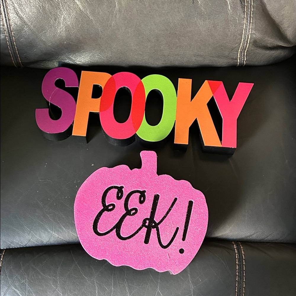 Vibrant 'Spooky' and 'EEK!' Halloween Sign Set